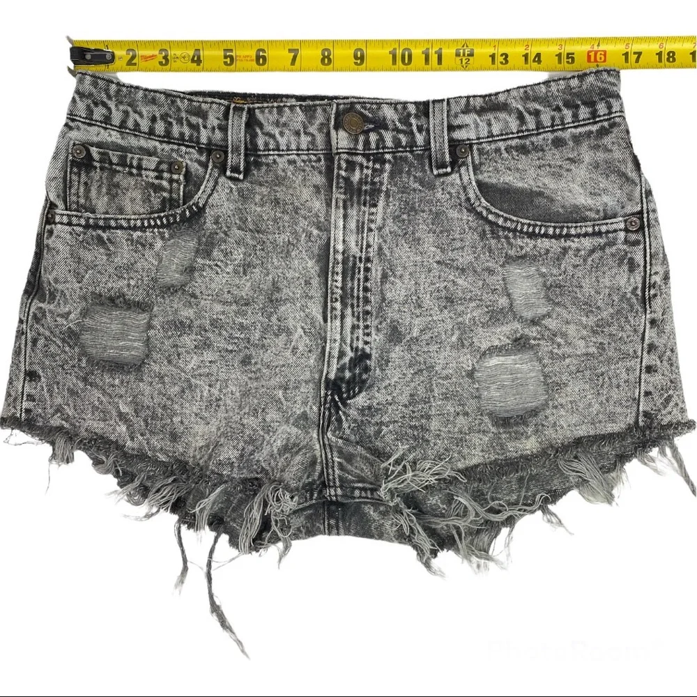 Levi's Shorts Cut Offs High Rise Black Acid Wash Distressed Raw Hem - Picture 5 of 10